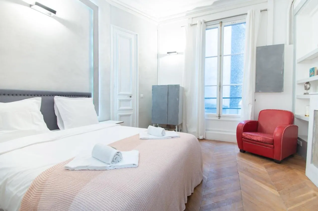 Aparthotel Dreamyflat - Champs Elysees Paryż